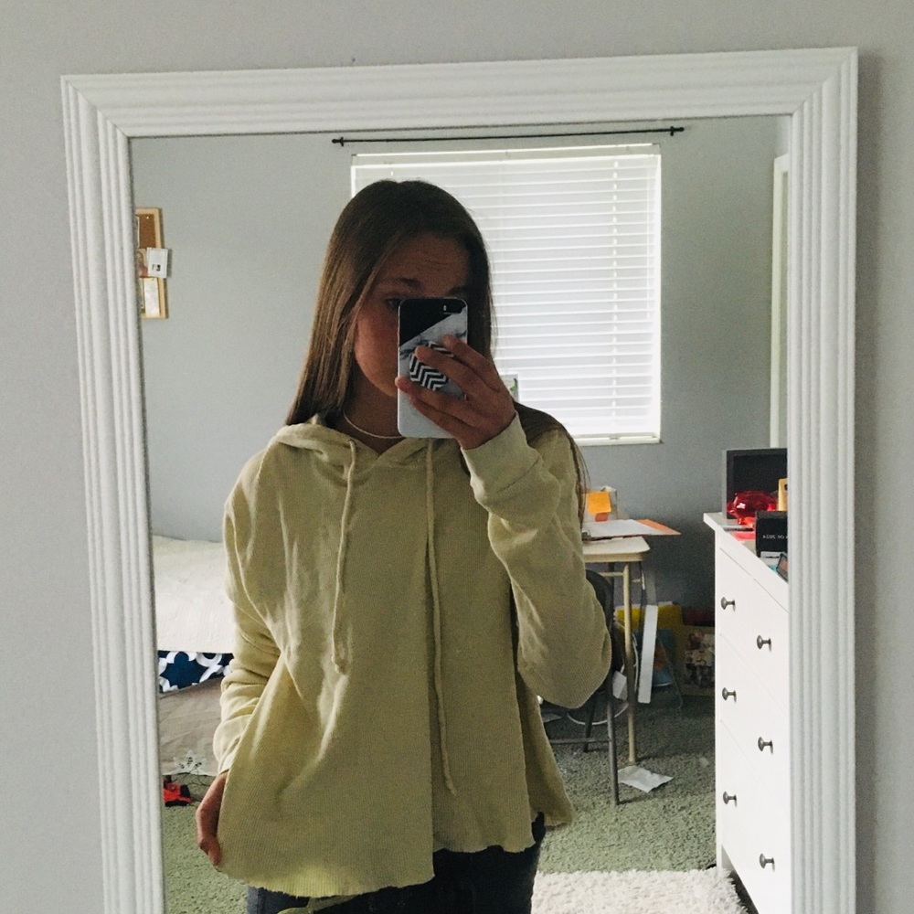 not available Brandy Melville Lennon hoodie - Picture 5 of 6